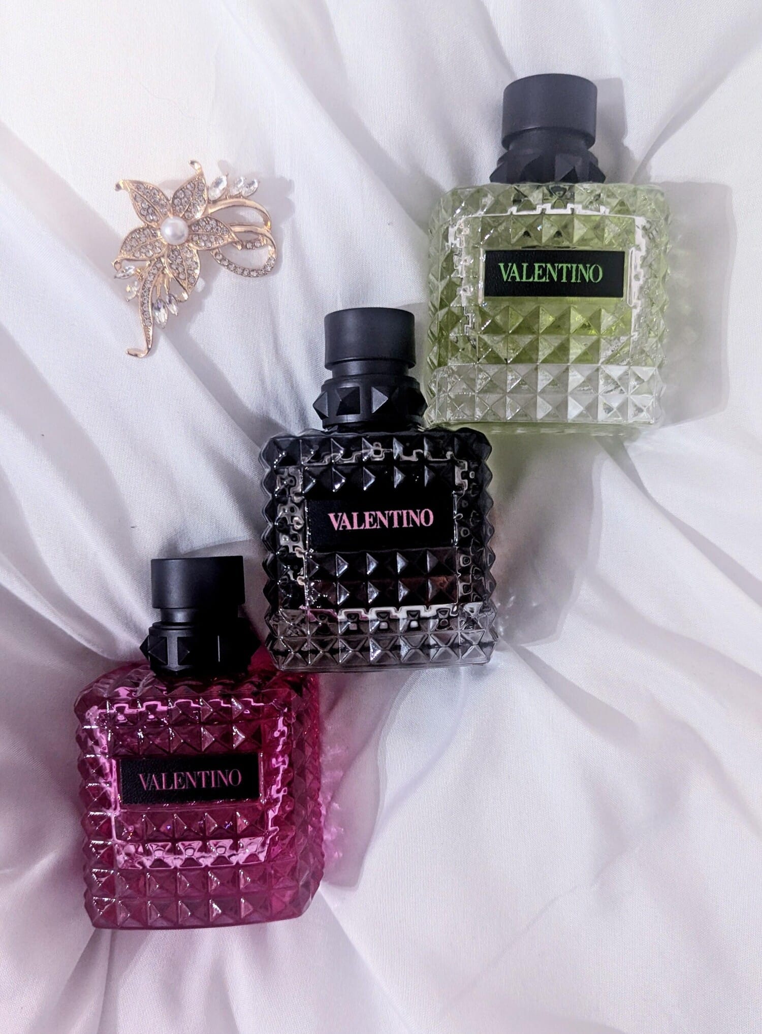 Valentino Donna Born In Roma Intense, bottle, angle