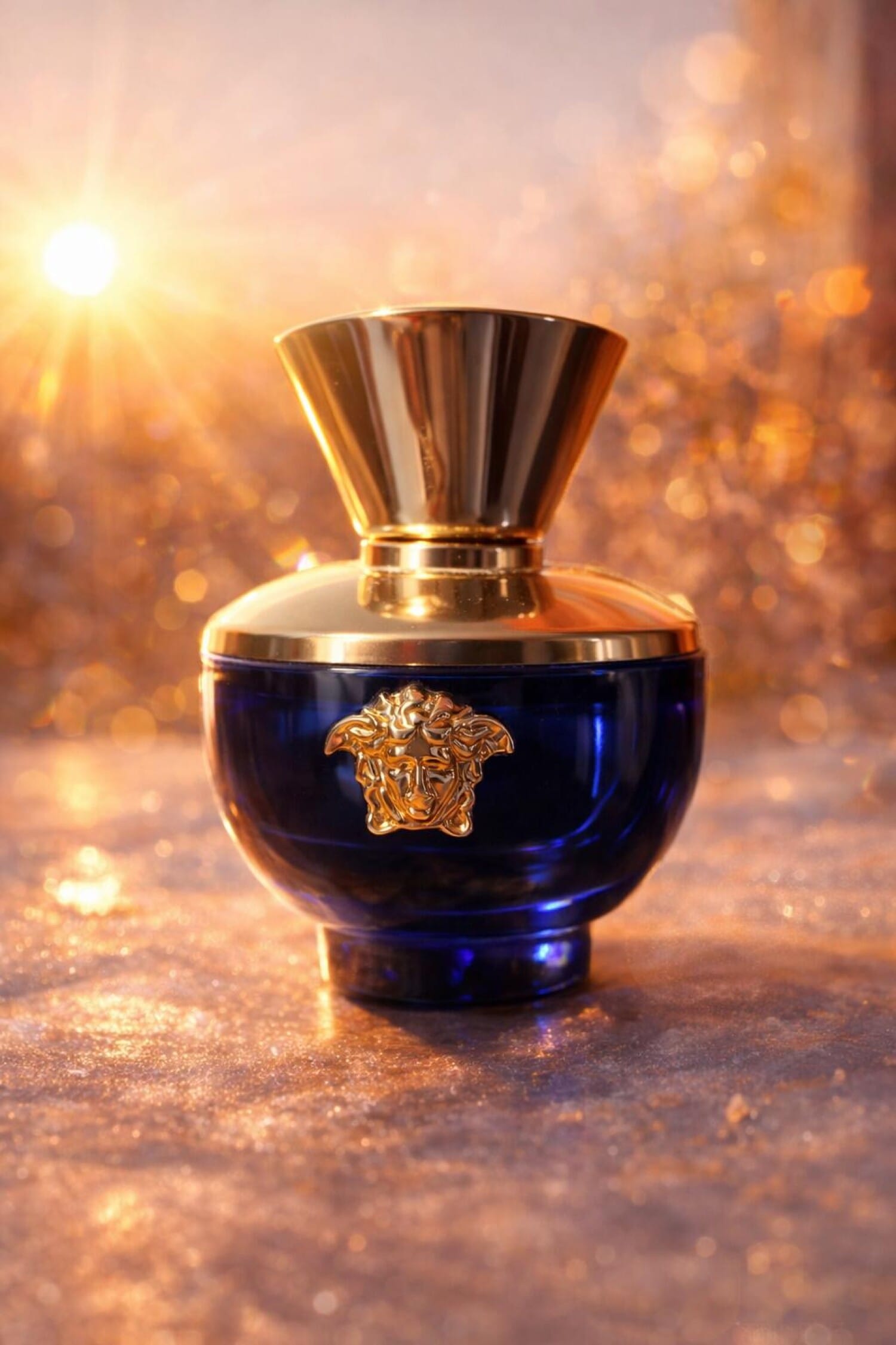 Versace Pour Femme Dylan Blue, on-skin / lifestyle