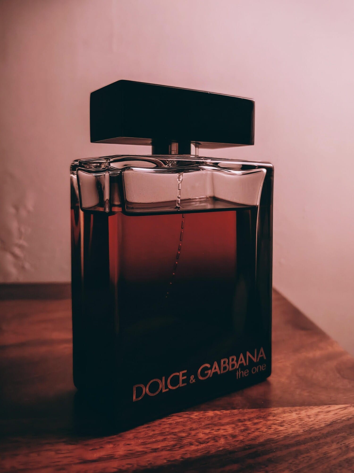 The One for Men Eau de Parfum, on-skin / lifestyle