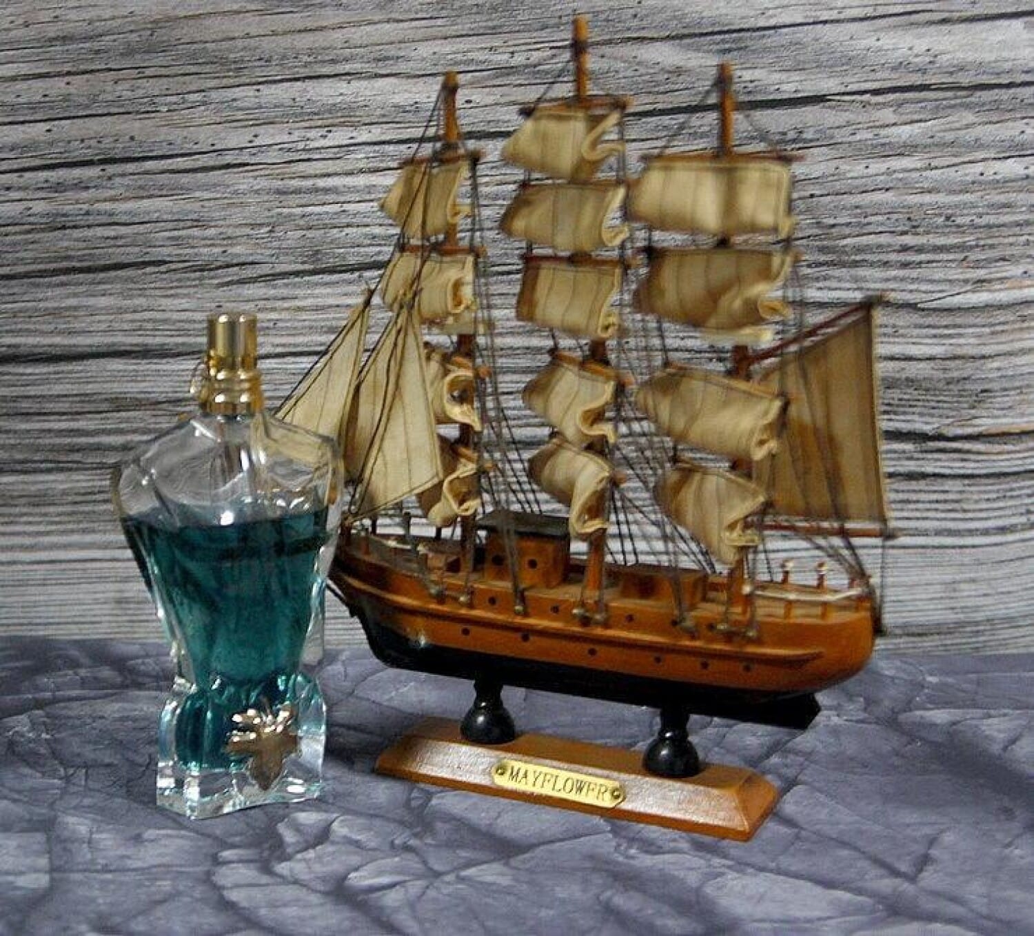 Le Beau Le Parfum, on-skin / lifestyle